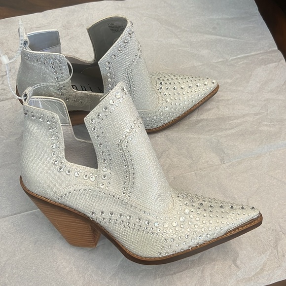 Gianni Bini Brees Rhinestone Metallic Western Booties - Picture 3 of 12